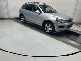 2012 VOLKSWAGEN Touareg
