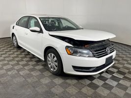 2012 VOLKSWAGEN Passat