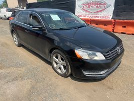 2012 VOLKSWAGEN Passat