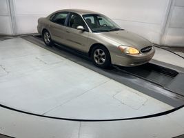2000 Ford Taurus