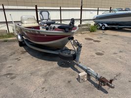 2001 LOWE FISHING BOAT FM165