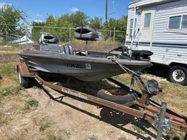 1990 KINGFISHER BASS BOAT