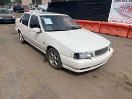 2000 Volvo S70