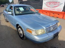 2000 Ford Crown Victoria