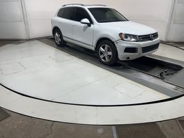 2014 VOLKSWAGEN Touareg