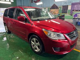 2011 VOLKSWAGEN Routan