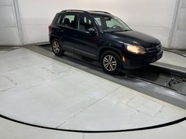 2017 VOLKSWAGEN Tiguan