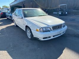 2000 Volvo S70