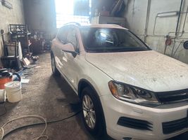 2014 VOLKSWAGEN Touareg
