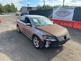 2013 VOLKSWAGEN Passat