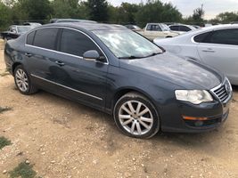 2010 VOLKSWAGEN Passat