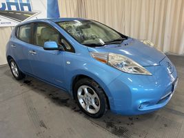 2011 NISSAN LEAF