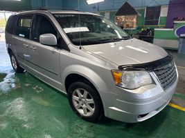 2010 Chrysler Town & Country