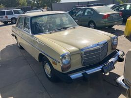 1976 Mercedes-Benz 240D