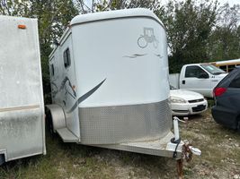 2002 Logan Coach HORSE TRAILER
