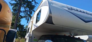 2011 Lance CAMPER