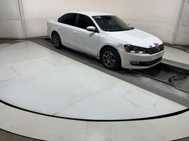2013 VOLKSWAGEN Passat