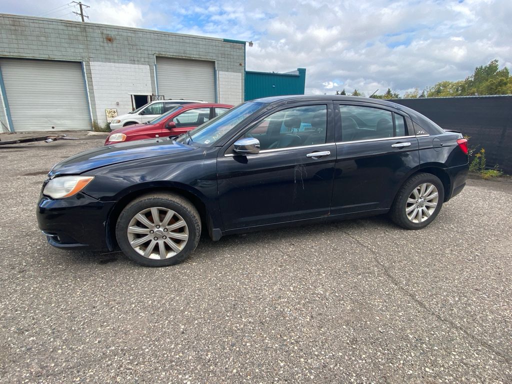 2013 CHRYSLER 200 19