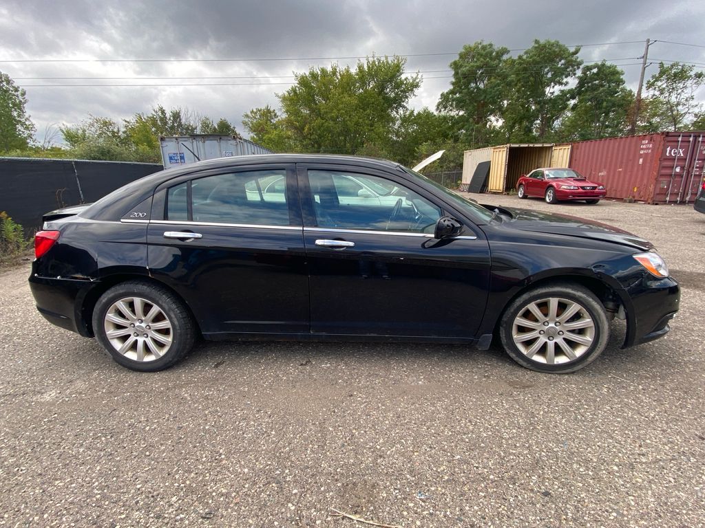 2013 CHRYSLER 200 20
