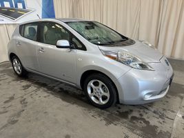 2011 NISSAN LEAF