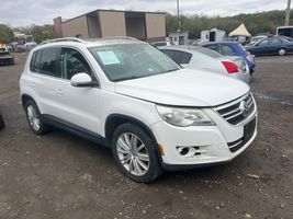 2009 VOLKSWAGEN Tiguan