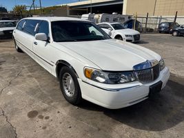 2001 Lincoln Town Car