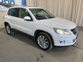 2009 VOLKSWAGEN Tiguan