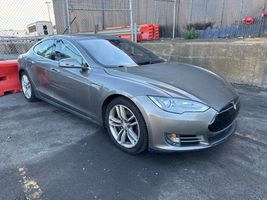 2015 TESLA Model S