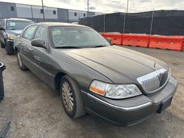 2003 Lincoln Town Car