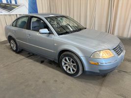2003 VOLKSWAGEN Passat