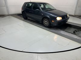 2004 VOLKSWAGEN Golf