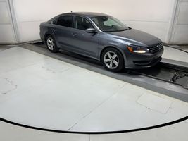 2012 VOLKSWAGEN Passat