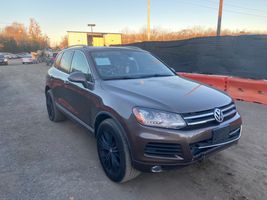 2011 VOLKSWAGEN Touareg