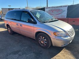 2005 Chrysler Town & Country