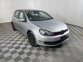 2011 VOLKSWAGEN Golf