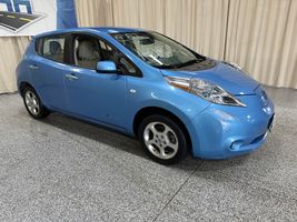 2011 NISSAN LEAF