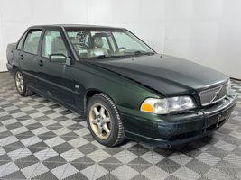 2000 Volvo S70