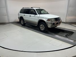 2000 Mitsubishi Montero Sport