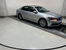 2016 VOLKSWAGEN Passat
