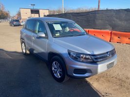 2012 VOLKSWAGEN Tiguan