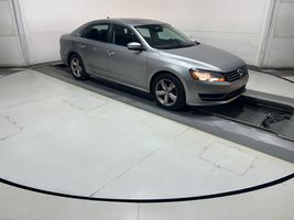 2013 VOLKSWAGEN Passat
