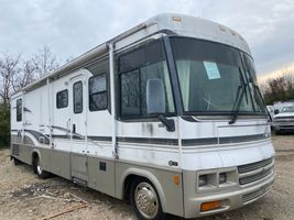 2001 WRKH WINNEBAGO