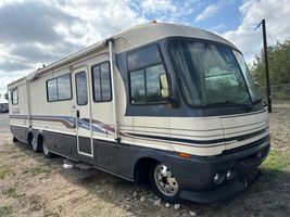 1996 Fleetwood Enterprises Inc PACE ARROW VISION