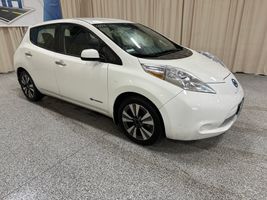 2017 NISSAN LEAF
