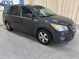 2011 VOLKSWAGEN Routan