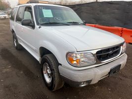 2000 Ford Explorer