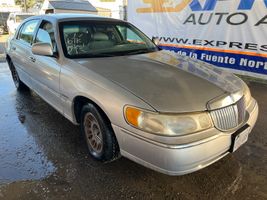 2000 Lincoln Town Car