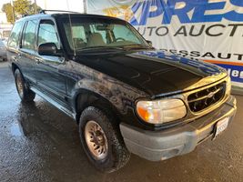 2000 Ford Explorer