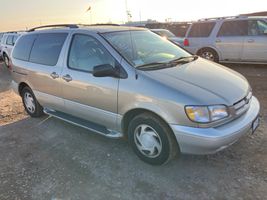 2000 Toyota Sienna