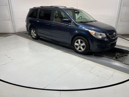 2009 VOLKSWAGEN Routan